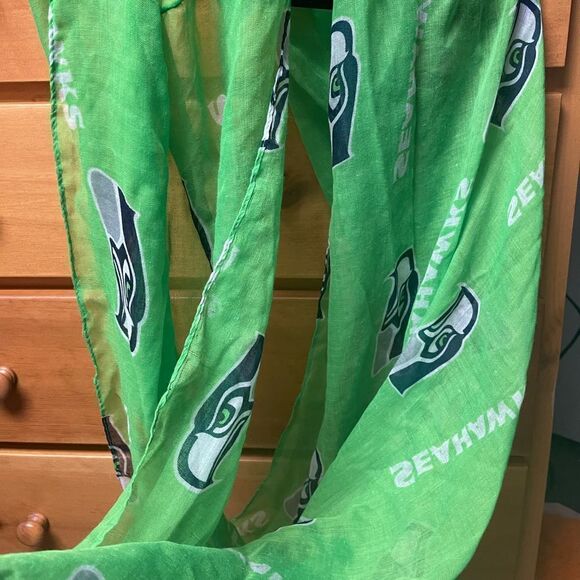 Seahawks lightweight infinity scarf - Picture 2 of 3